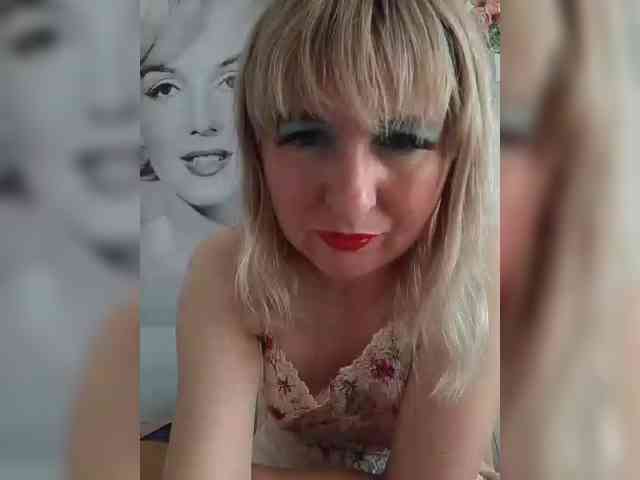 Lady_in_Red webcam