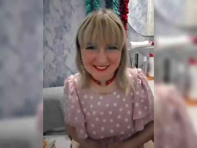 Lady_in_Red webcam