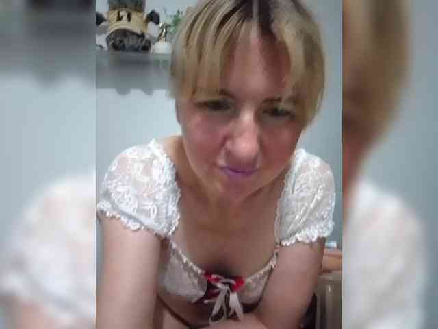 Lady_in_Red webcam