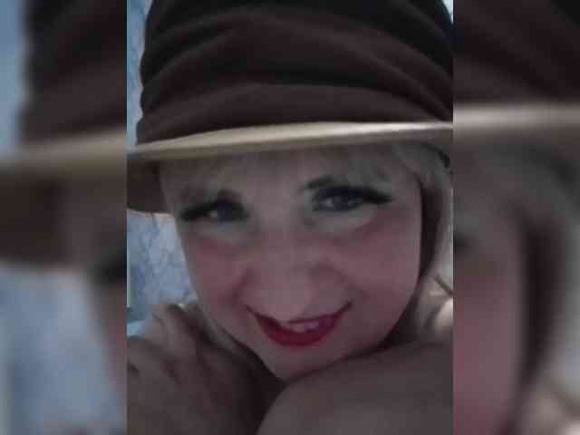 Lady_in_Red webcam