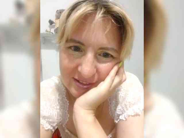 Lady_in_Red webcam