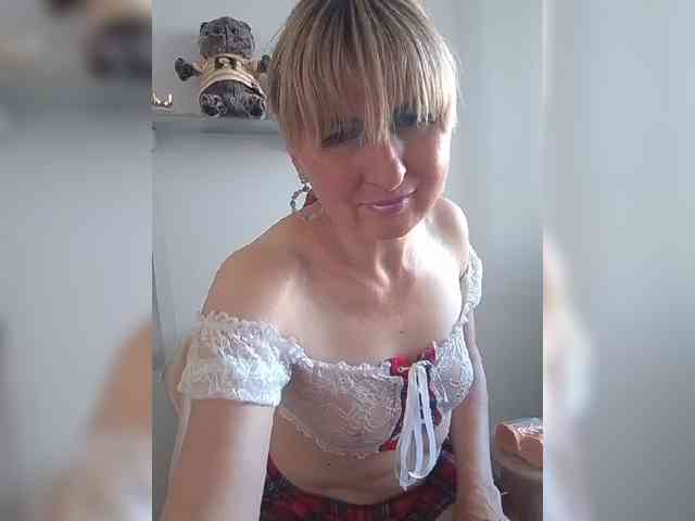 Lady_in_Red webcam