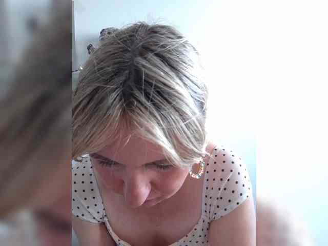 Lady_in_Red webcam