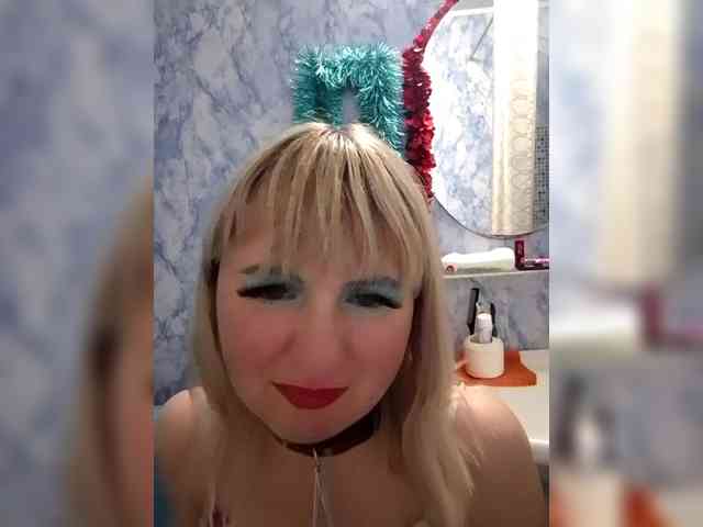 Lady_in_Red webcam