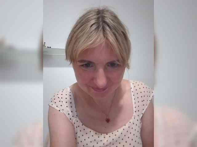 Lady_in_Red webcam
