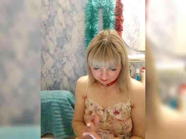 Lady_in_Red webcam