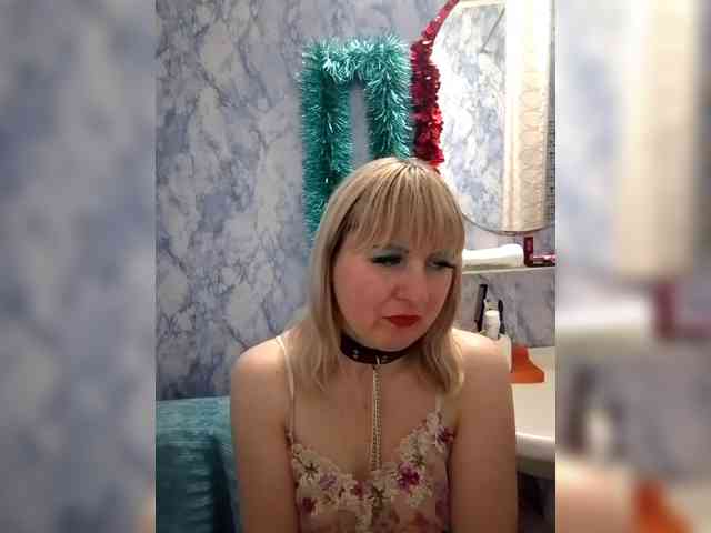 Lady_in_Red webcam