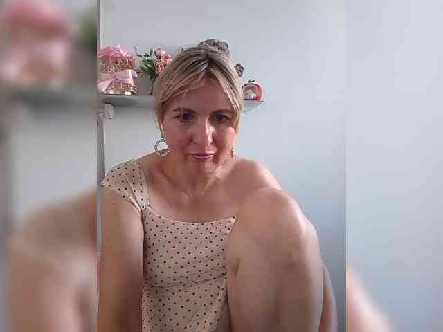 Lady_in_Red webcam