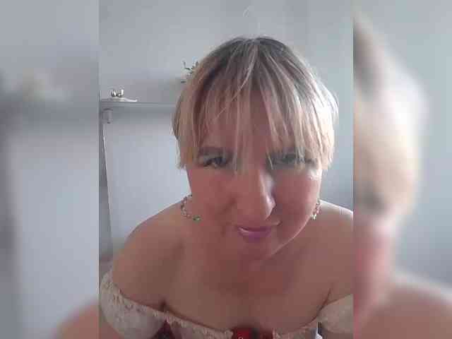 Lady_in_Red webcam