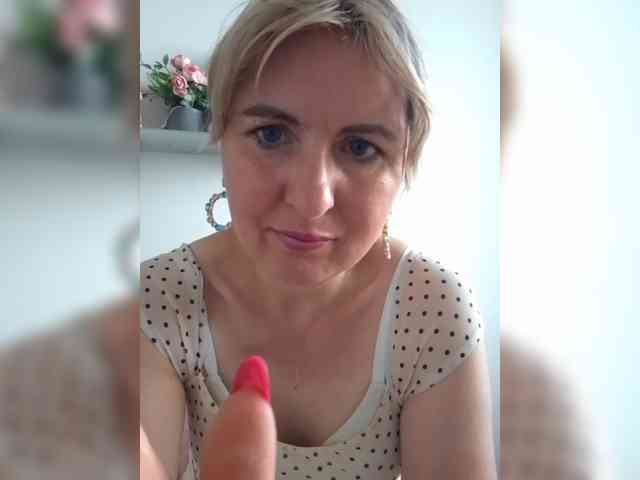 Lady_in_Red webcam