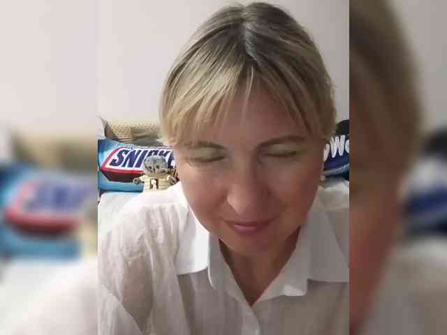 Lady_in_Red webcam