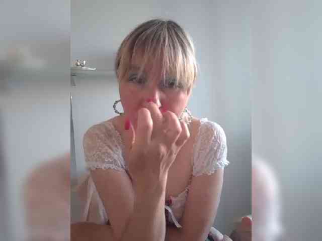 Lady_in_Red webcam
