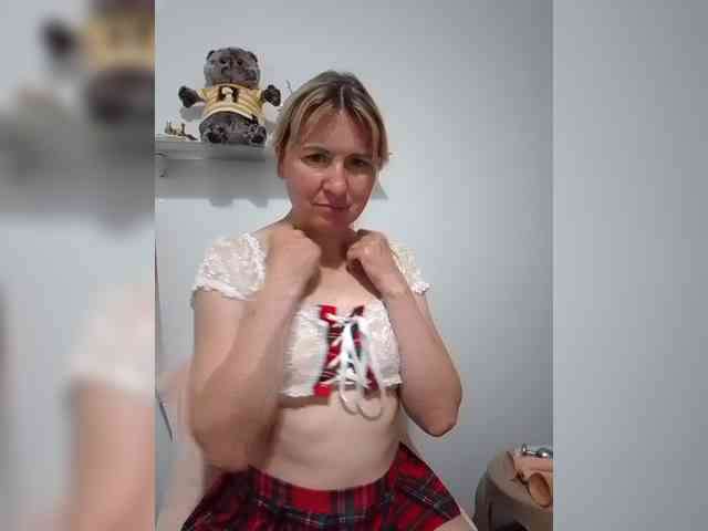 Lady_in_Red webcam