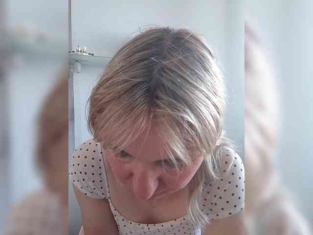Lady_in_Red webcam