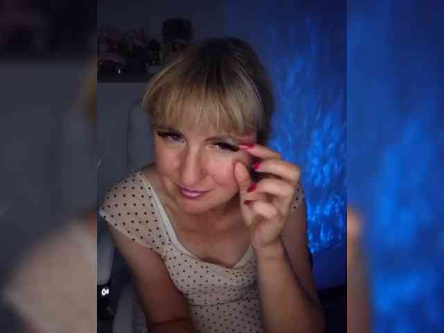 Lady_in_Red webcam