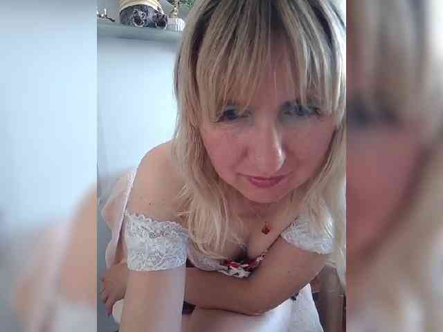 Lady_in_Red webcam