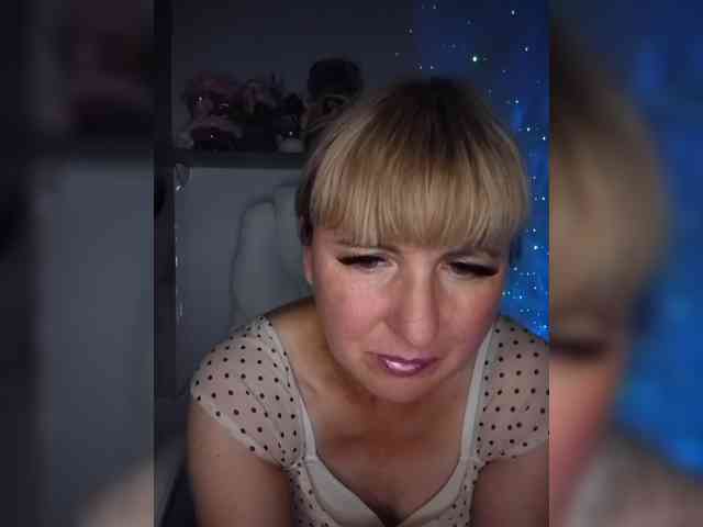 Lady_in_Red webcam