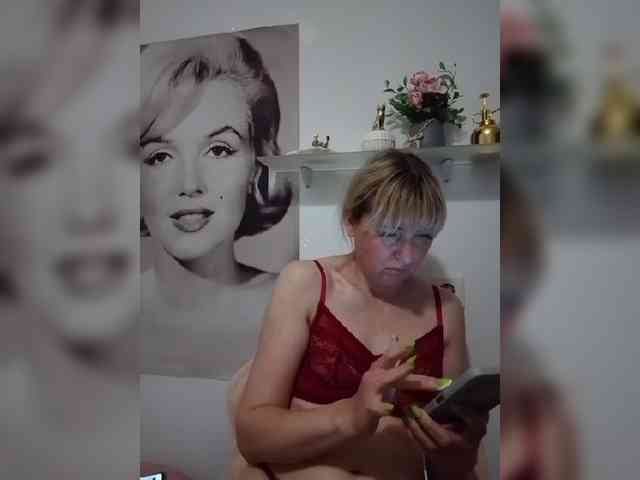 Lady_in_Red webcam