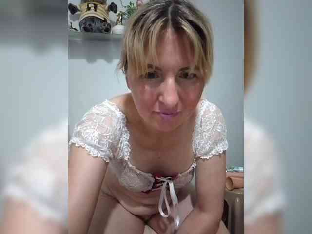 Lady_in_Red webcam