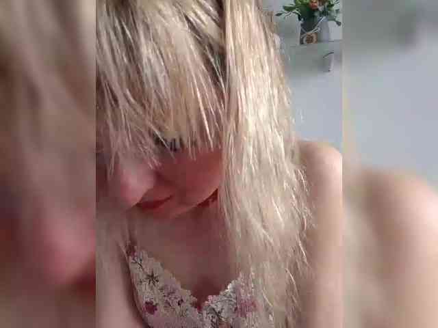 Lady_in_Red webcam