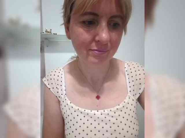 Lady_in_Red webcam