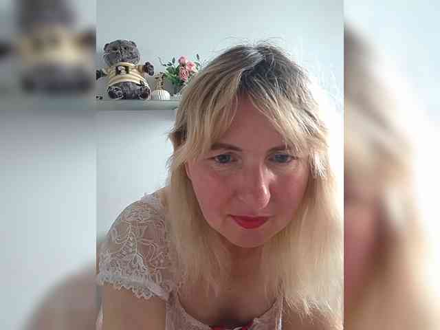 Lady_in_Red webcam