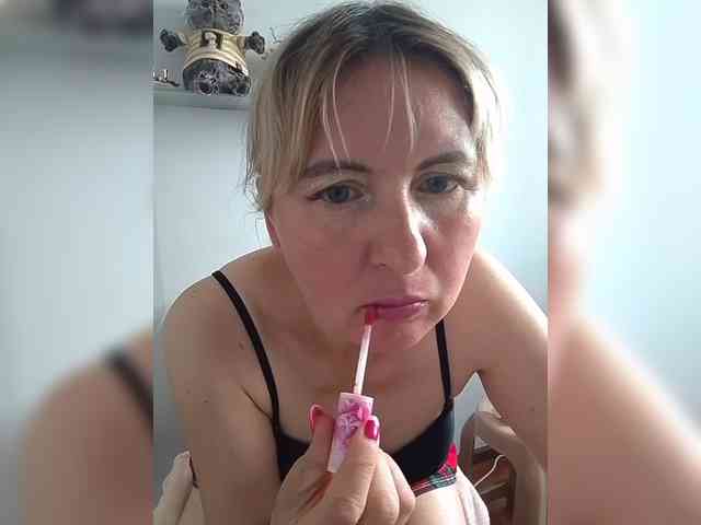 Lady_in_Red webcam