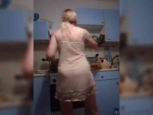 Lady_in_Red webcam