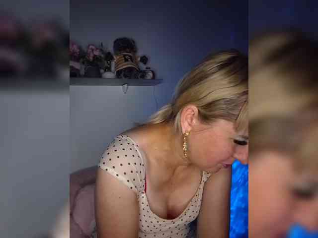 Lady_in_Red webcam