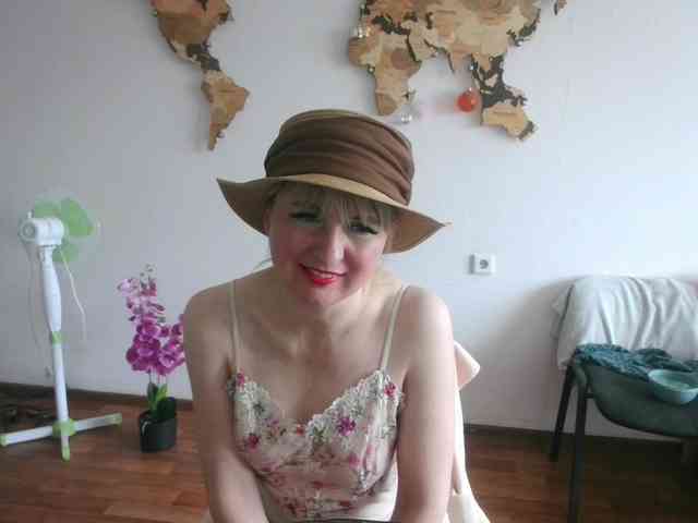 Lady_in_Red webcam