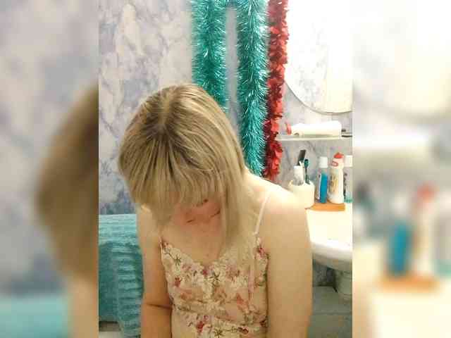Lady_in_Red webcam