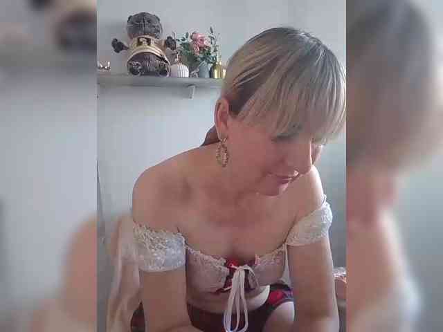 Lady_in_Red webcam