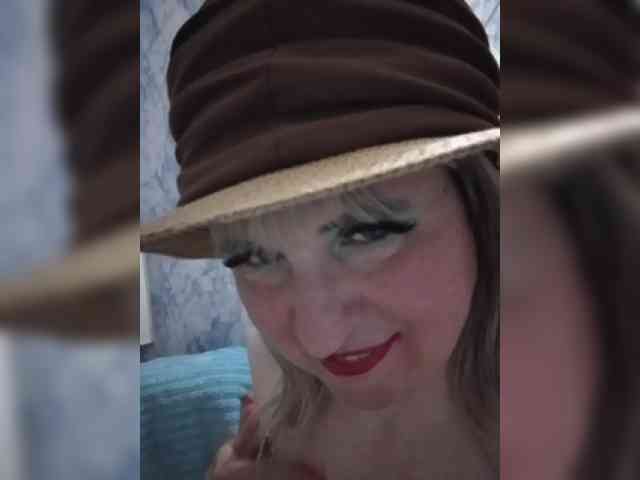 Lady_in_Red webcam