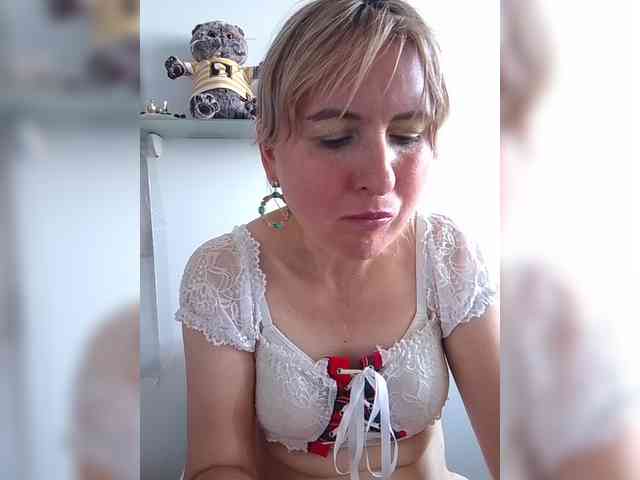 Lady_in_Red webcam