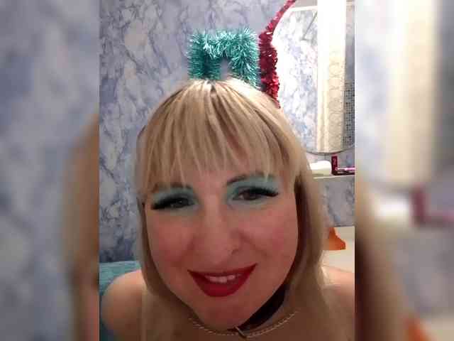 Lady_in_Red webcam