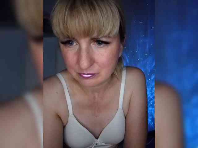 Lady_in_Red webcam