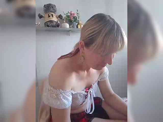 Lady_in_Red webcam