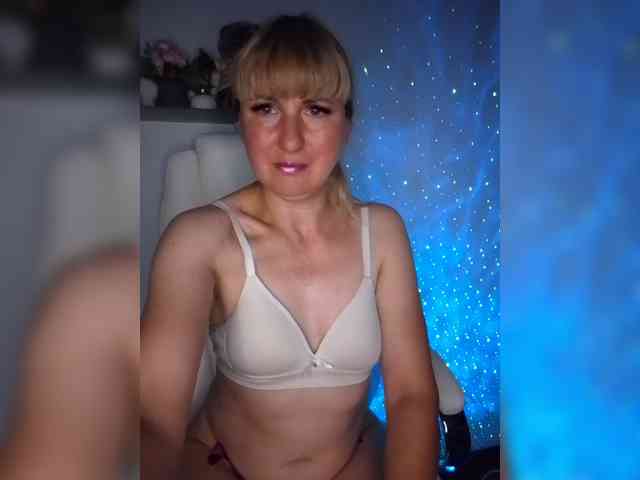 Lady_in_Red webcam
