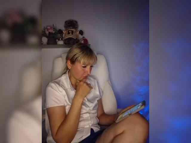 Lady_in_Red webcam