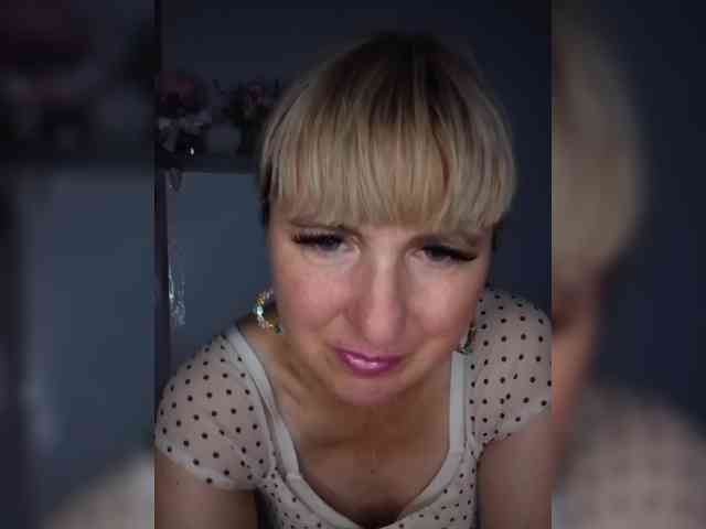 Lady_in_Red webcam