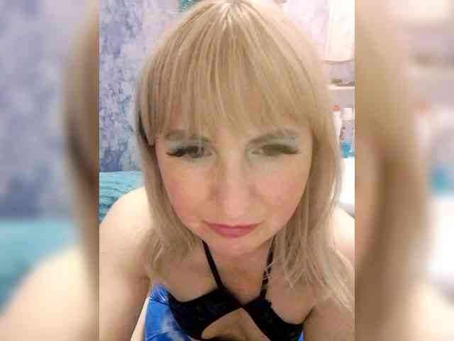 Lady_in_Red webcam