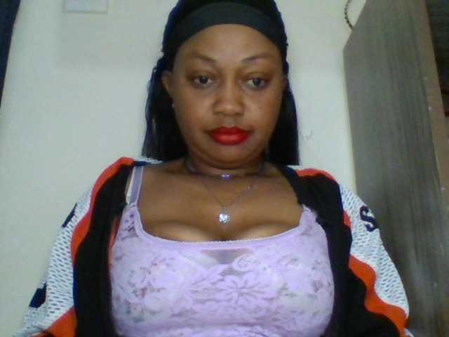 le modèle Sweetbunnypus est en webcam porno dans un show sur le site bongacams, il possède les tags suivants: Ebony,Brunette,Trimmed