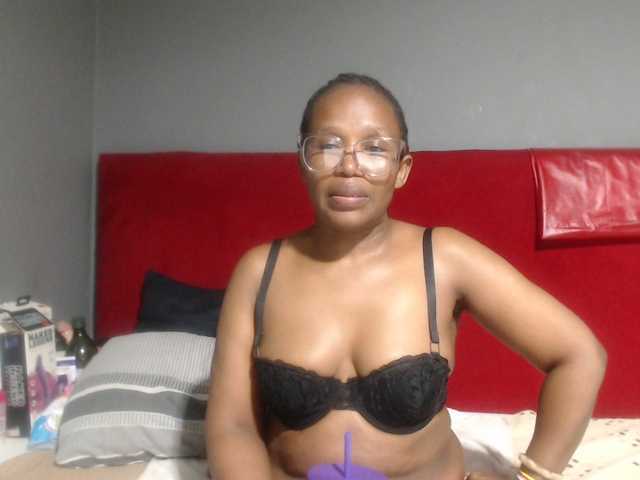 Sheila80 live cam on BongaCams