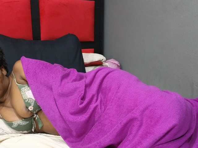 Sheila80 live cam on BongaCams