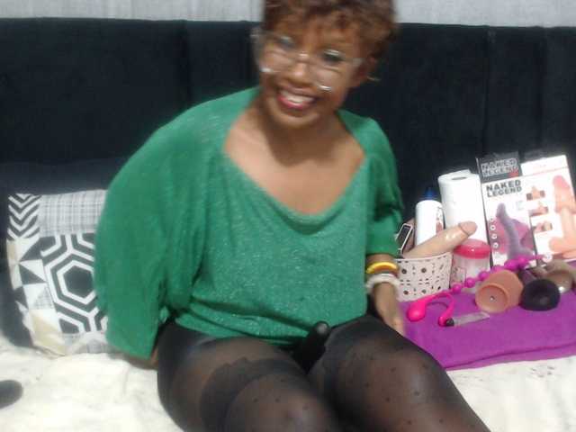 Sheila80 live cam on BongaCams