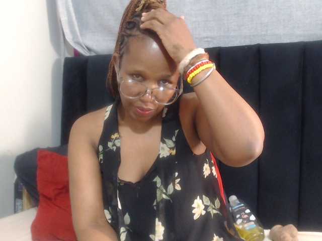 Sheila80 live webcam show