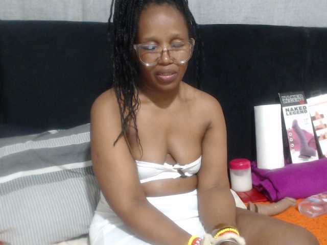 Sheila80 live cam on BongaCams