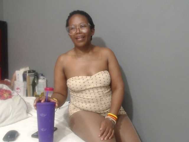 Sheila80 live cam on BongaCams
