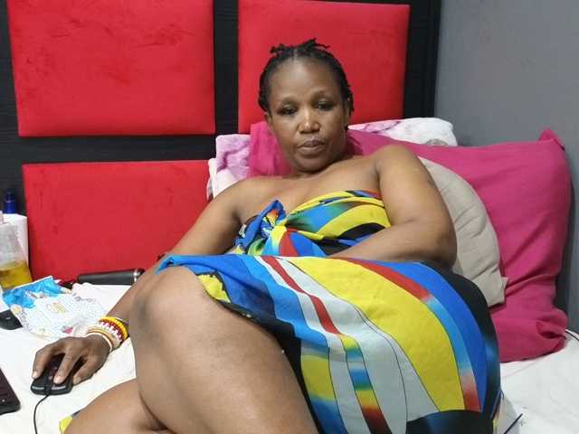 Sheila80 live cam on BongaCams