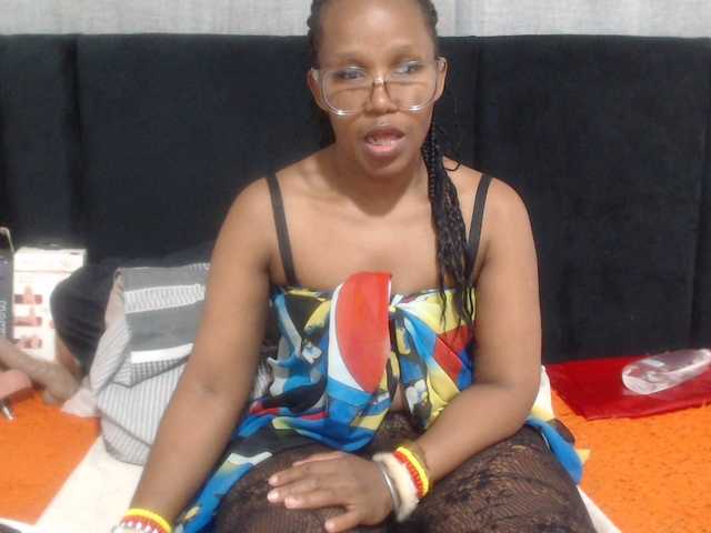 Sheila80 live cam on BongaCams